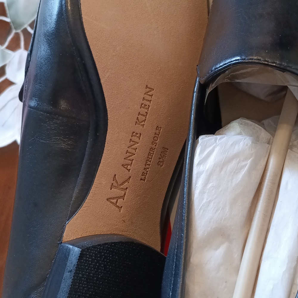 Black Leather Loafers, Anne Klein, Size 8 1/2 - Picture 3 of 6